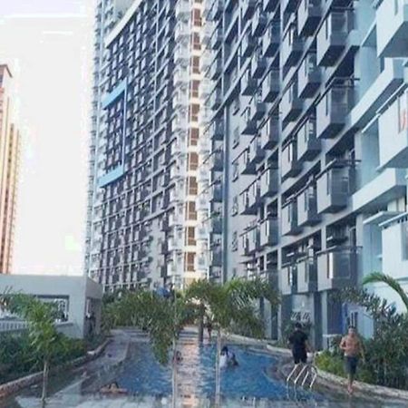 Great View With Balcony In Araneta Center Manila Exterior foto