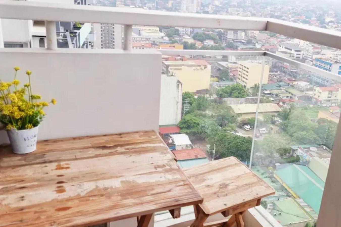Great View With Balcony In Araneta Center Manila Exterior foto