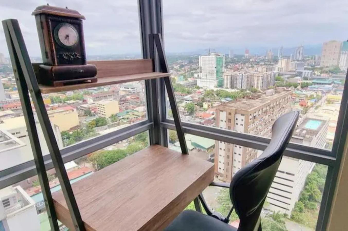 Great View With Balcony In Araneta Center Manila Exterior foto